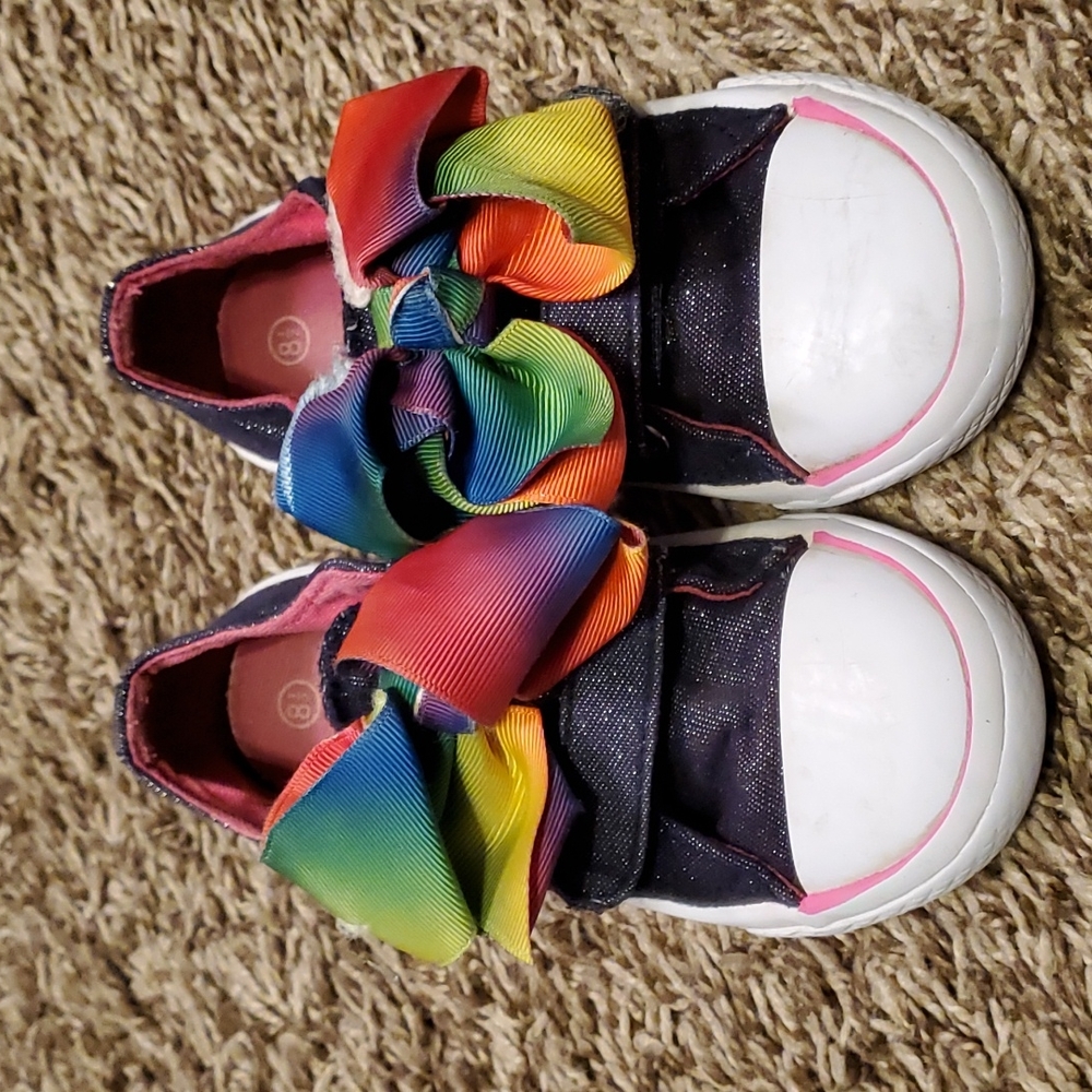 Girls tennis shoes
